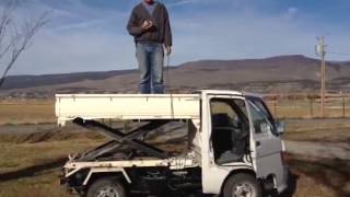 1997 Daihatsu HiJet lift/ dump feature