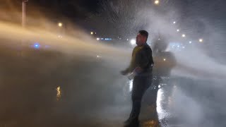 ისევ წყლის ჭავლი თბილისში: ნოემბრის „ცივი შხაპის შემდეგ“ ოპოზიცია კვლავ მიტინგს მართავს
