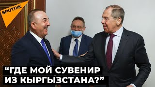 Лавров пошутил на встрече с Чавушоглу в Дохе