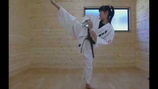 「KARATE」空手少女　小学生そのⅡ 回し蹴り組合せ