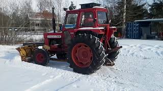 Klaravik.se - Traktor med snöplog Volvo BM 700