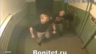 Вандалы разбили камеру и домофон