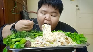 ขนมจีนน้ำยากะทิ จนล้นถาด