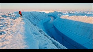 Отделившийся  огромный ледник Ларсен С(Larsen) движется от Антарктиды. Опасения ученых сбываются.