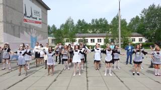 Танцевальный флешмоб выпускников школы №6 / www.vkarpinsk.info