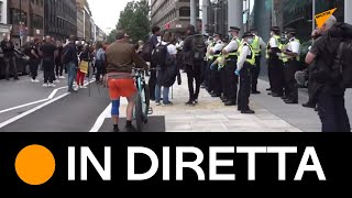 Londra, le proteste di No Vax in corso