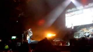 Bill Kaulitz detiene concierto en Mexico por el caos
