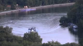 Плывет кораблик по реке // Ship sailing by river
