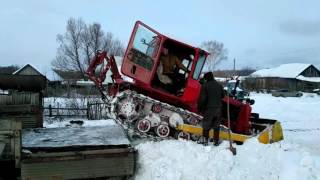 Грузим трактор ДТ-75 на Камаз без крана и других приспособлений
