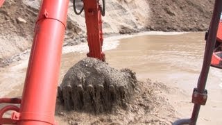 Hitachi Zaxis 470 LCH Digging Gravel Under Water: View From The Machine