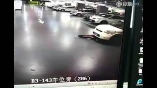 Машина давит