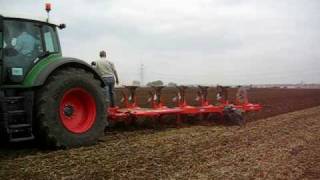FENDT 927 - Kuhn Plough Vari-Master 182 T with 7 bodies