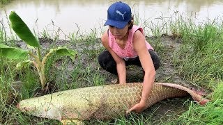 Unbelievable Girl Fishing vs. River Monsters Arapaima