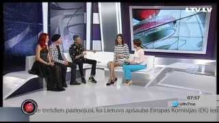 В студии  иллюзионисты Сос и Виктория, и Ури Геллер