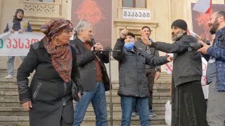 ქუთაისში ანტივაქსერებმა ვაქცინაციის მომხრე საპროტესტო აქციიდან გააძევეს - ვიდეო