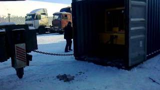 Выгрузка фронтального погрузчика LiuGong ZL50 из контейнера по зиме 14 12 2010 часть 1