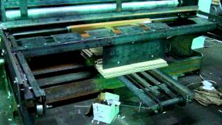Полуавтомат для склеивания 4-х клапанных гофроящиков СПК-2250