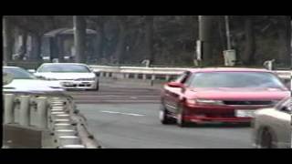 Video AUTO MOTO ECC I giapponesi credono di essere sulla Play2 anche x strada quella vera