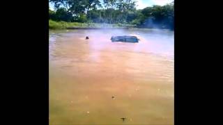 Troller na água em Cuiabá - Marcelo Roder pilotando