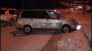 Неопытный водитель не справился с заносом и протаранил встречный джип.MestoproTV