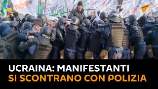 #Ucraina: manifestanti si scontrano con la polizia
