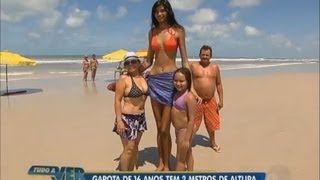 Tudo a Ver 22/08/2012: Garota de 16 anos e 2 m de altura chama a atenção de todos no Pará