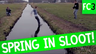 HELEMAAL NAT door slootje springen #avontuurlijk