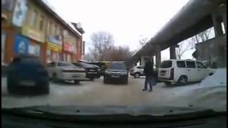 Бандиты на мэрсах устроили беспредел на дороге