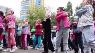 Танцевальный флешмоб в начальной школе.