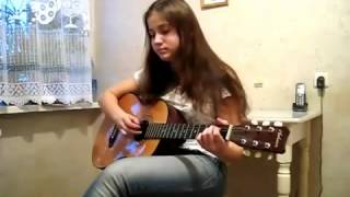Красивая девушка, круто поет и играет на гитаре.