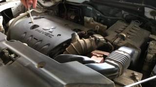 Мицубиси Асх  1,8 2013 года меняем масло в двигателе и фильтра  Mitsubishi ASX