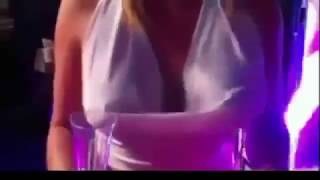 Девушка такое вытворяет своими Сиськами!!!