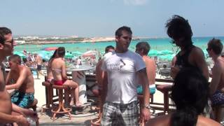 Velvet Lips Dance Bar - Nissi Bay Beach Party - Put your middle finger up !! :)