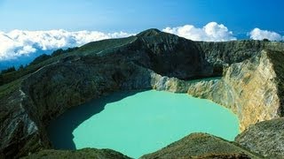 Флорес  цветные озера вулкана Келимуту.(Volcano)