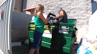 DUMPSTER DIVING- OVER $5,500 PULLED OUT OF THIS DUMPSTER!