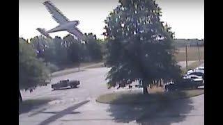 В США самолет врезался в дерево (11.09.2017)