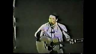 Guitar smashed on over hecklers head - WARNING don't watch very graphic !!