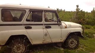 уаз на воен мостах + цепи по тайге
