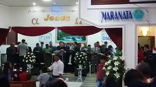 Irmão Jarlison lendo a preciosa palavra de DEUS e orando no culto denominado ENOC.