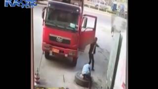 Взрыв колеса от фуры.