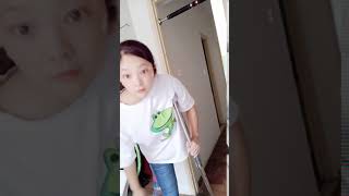 Chinese RAK amputee one leg lady crutch at home