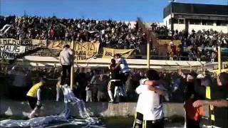 Flandria ganó y se salvó de la promoción