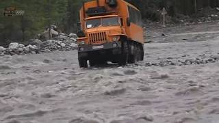 ЭКСТРЕМАЛЬНЫЕ ДОРОГИ СЕВЕРА РОCСИИ УРАЛ ВБРОД ПОДБОРКА a powerful Russian truck selection