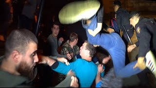 ЛЕВ ПРОТИВ - ДРАКА, ПЬЯНОЕ БЫДЛО НАПАЛО И ПОЛУЧИЛО В ОТВЕТ