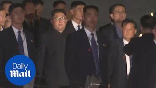 Kim Jong-un takes selfie with Singapore Foreign Minister during tour