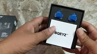 Unboxing the BQEYZ BQ3 earphone.