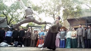 日本武士欺人太甚，當眾砸車還要毆打中國百姓，被功夫大俠一腳踹飛10米遠！ ️ 抗日