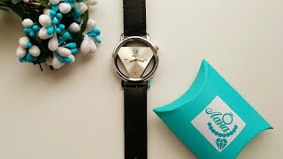 Оригинальные часы триугольник с черным ремешком
