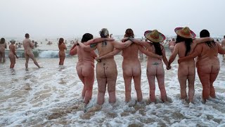 „North East Skinny Dip“: Freizügige Begrüßung des Herbstes