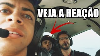 ERA A PRIMEIRA VEZ DELE NO AVIÃO